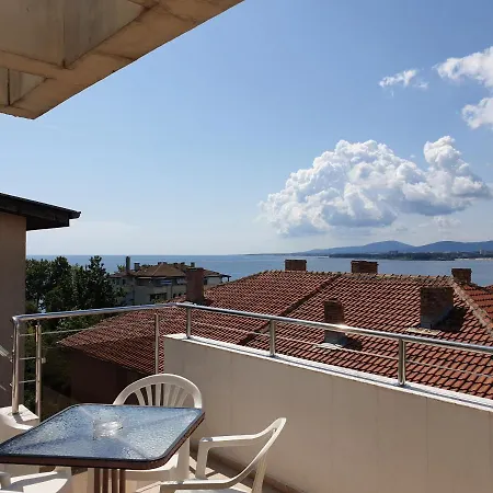 Гостевой дом за гости мистрал Приморско