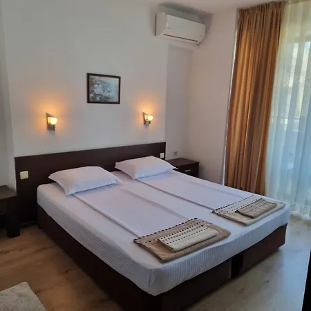 за гости мистрал Приморско