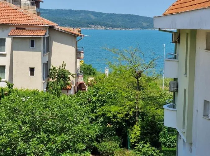 за гости мистрал Приморско